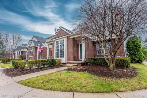 11104 Lindsey Crt Ct, Walled Lake, MI 48390