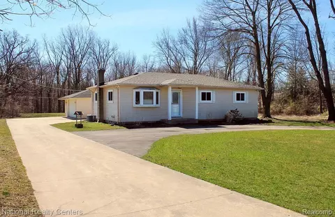 58919 E 8 Mile Rd, South Lyon, MI 48178