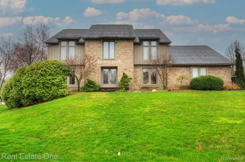 2399 Hidden Pine Dr, Troy, MI 48098