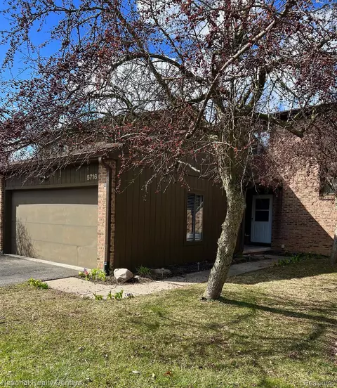 5716 Staghorn Dr, Pittsfield, MI 48197