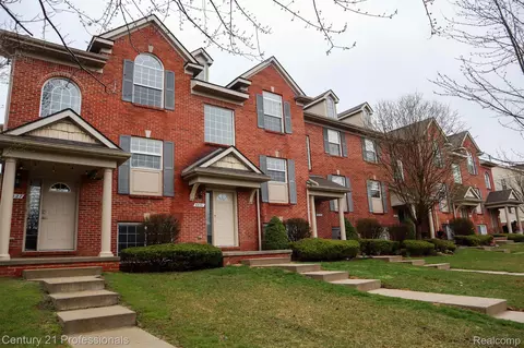 6331 Waldon Center Dr, Independence, MI 48346