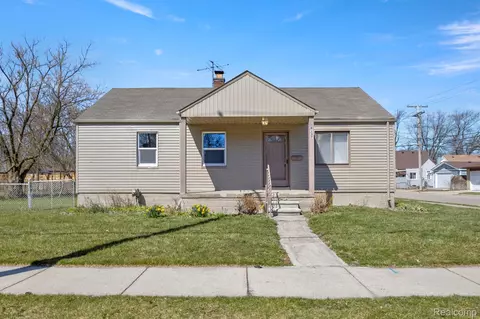 8137 Toepfer Rd, Warren, MI 48089