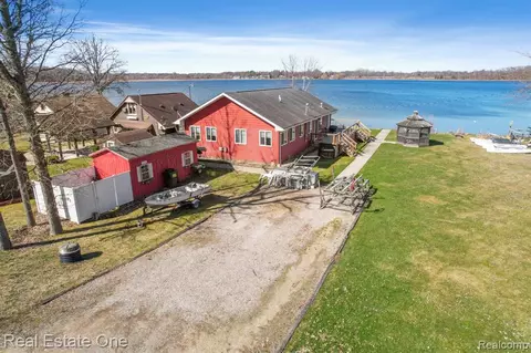 4326 Homewild Dr, Gregory, MI 48137