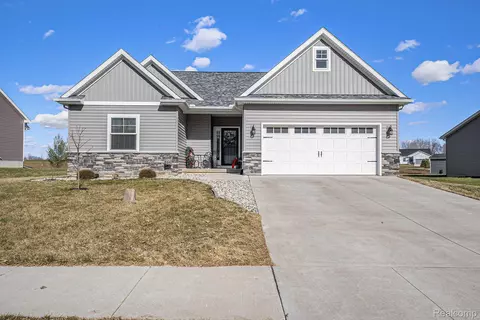 10431 Cobblestone Blvd, Davison, MI 48423