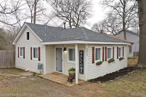6372 Elmwood Dr, Waterford, MI 48329