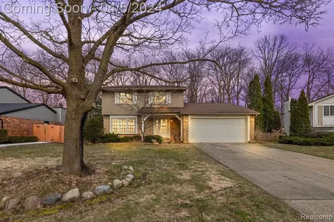 5136 Timber Ridge Trl, Clarkston, MI 48346