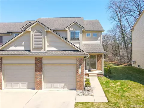 1299 Lilac Ln, Waterford, MI 48327