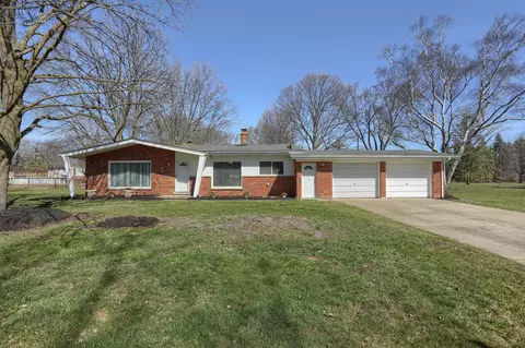 8881 Houghton Dr, Sterling Heights, MI 48314