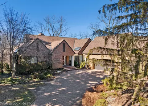 4674 Kiftsgate Bnd, Bloomfield Hills, MI 48302