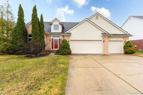 13840 Strathmore Dr, Shelby Township, MI 48315