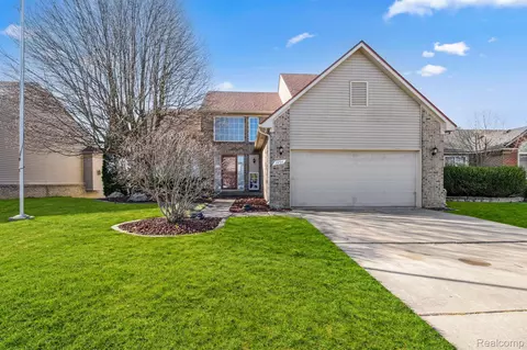 7854 Greene Farm Dr, Ypsilanti, MI 48197