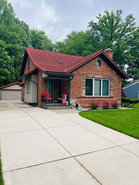 2018 Manchester Blvd, Grosse Pointe Woods, MI 48236
