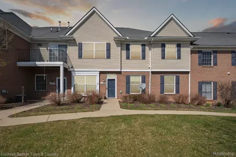 1120 Rial Lake Dr, Howell, MI 48843