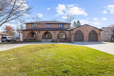 37900 Saddle Ln, Clinton Township, MI 48036