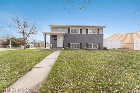 31867 Lynne Dr, Rockwood, MI 48173
