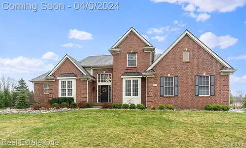 4515 Ava Ln, Clarkston, MI 48348