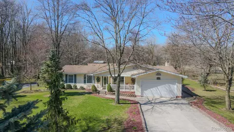 19850 Merriman Rd, Huron, MI 48174