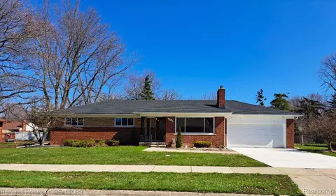 20299 Woodside St, Harper Woods, MI 48225