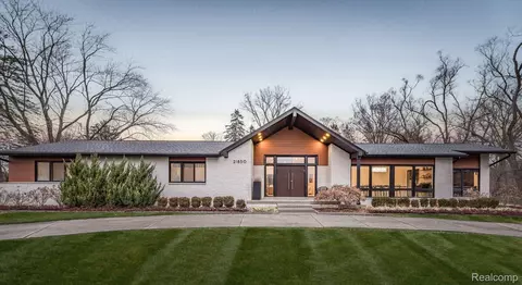 21850 Hampstead St, Beverly Hills, MI 48025