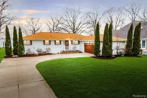 28538 Swan Island Dr, Grosse Ile, MI 48138