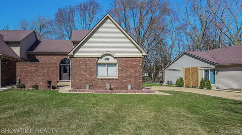 8497 22 Mile Rd, Shelby Township, MI 48317