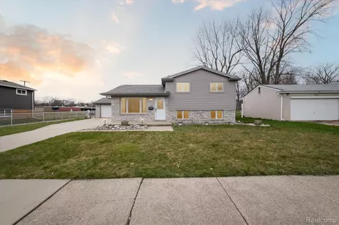 14661 Melvin St, Livonia, MI 48154