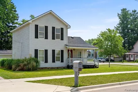 131 S Benjamin St, Fowlerville, MI 48836