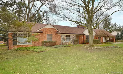 4837 Kew Crt Ct, Bloomfield Hills, MI 48301