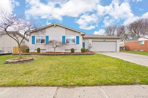 38261 Lyndon St, Livonia, MI 48154