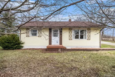 7127 Nichols Rd, Swartz Creek, MI 48473