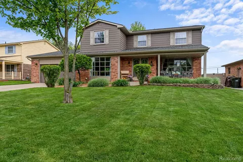 3176 Palm Aire Dr, Rochester Hills, MI 48309