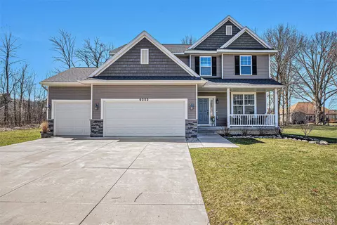 9252 Hidden Oaks Dr, Grand Blanc, MI 48439
