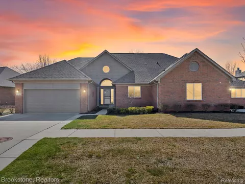 33762 Au Sable Dr, Chesterfield, MI 48047