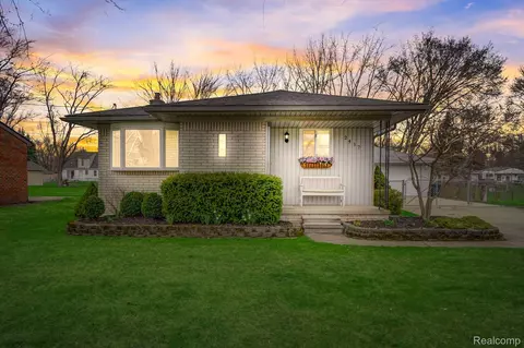 2417 Chesley Dr, Sterling Heights, MI 48310