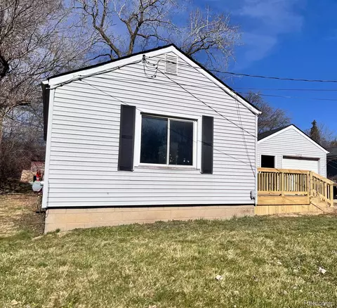 2484 Devonshire St, Flint, MI 48504