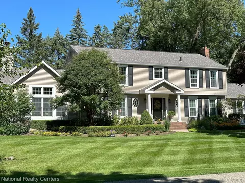 33170 Glenvalley Dr, Farmington Hills, MI 48336