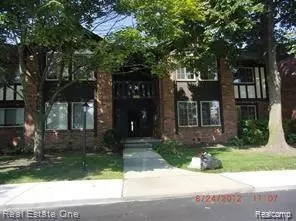 29153 Wellington Rd E #33, Southfield, MI 48034