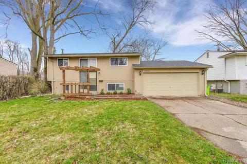 38576 Trafalgar Way, Sterling Heights, MI 48312