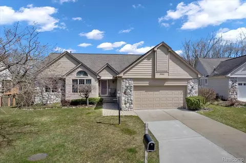 3351 Fairgrove Trc Ter, Rochester Hills, MI 48309