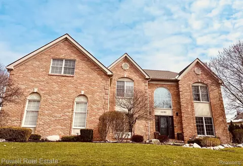 2251 Applebrook Dr, Commerce, MI 48382