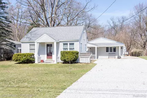 7645 Smiley Ave, Shelby Township, MI 48316
