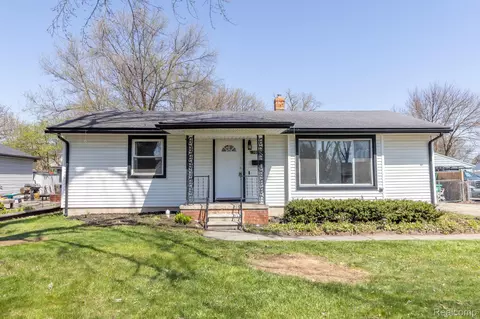 30550 Pierce St, Garden City, MI 48135