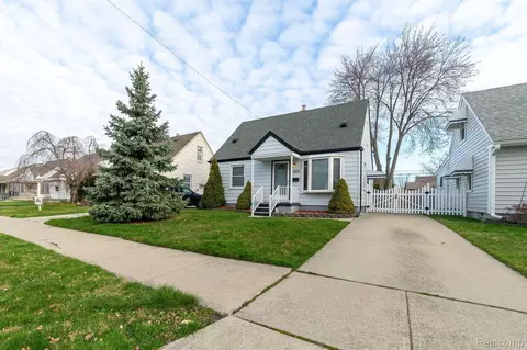 13508 Jobin St, Southgate, MI 48195