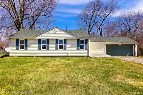 4211 Van Slyke Rd, Flint, MI 48507