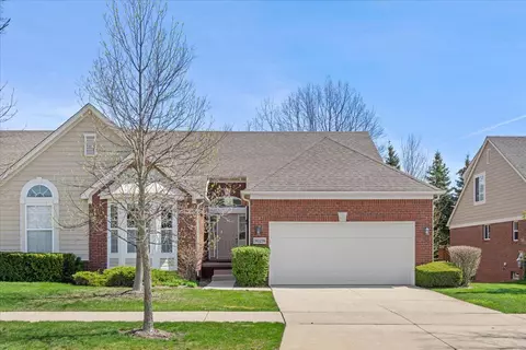 30216 Viewcrest Dr, Novi, MI 48377