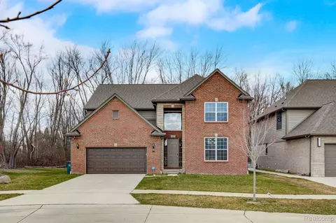 1567 N Lake Dr, Troy, MI 48083