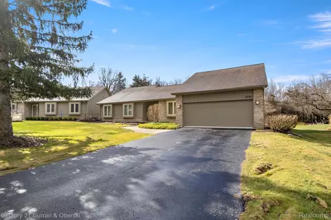5720 Ridgewood, West Bloomfield, MI 48322