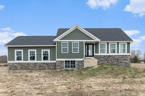 5070 Lindemere Dr, Handy, MI 48836