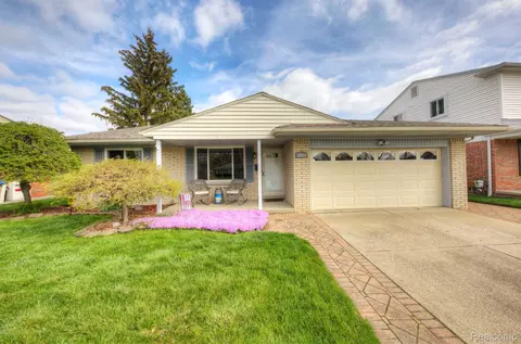 29510 Lyndon St, Livonia, MI 48154