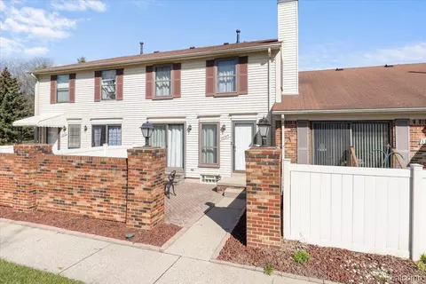 38509 Golfview Dr W, Clinton Township, MI 48038
